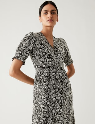 

Womens M&S Collection Midi-Teekleid mit hohem Baumwollanteil und Blumenstickerei - Black Mix, Black Mix