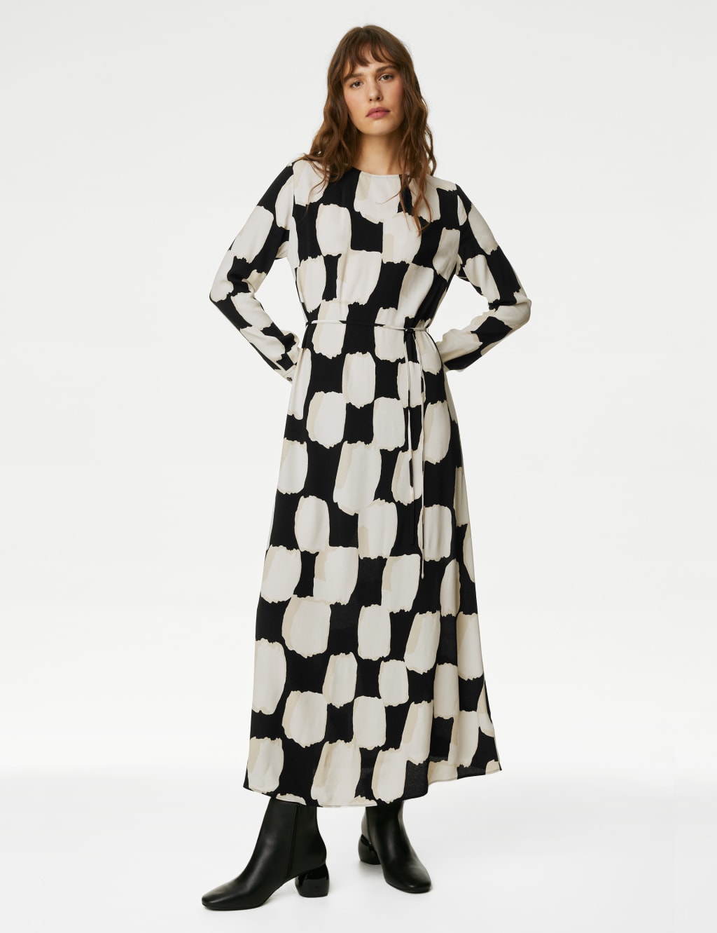 black and white dress with sleeves