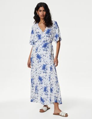 فستان ماكسي بتصميم ملفوف بخصر مزين بربطة ورقبة على شكل حرف V ونقشة زهور - BH