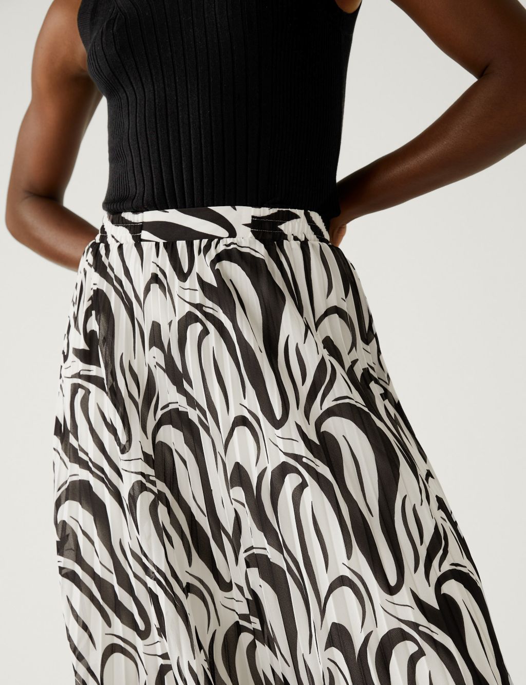 Printed Pleated Midaxi Skirt image 2