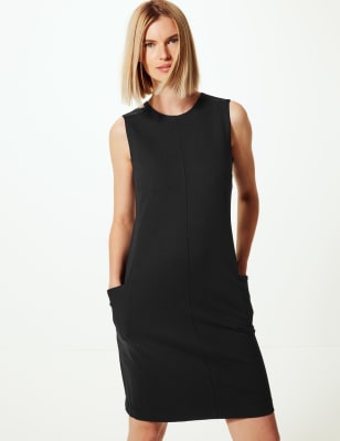 Shift dress with outlet pockets