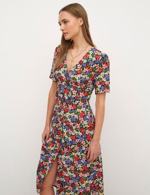 

Womens Nobody's Child Alexa Floral V-Neck Button Front Midaxi Tea Dress - Multi, Multi