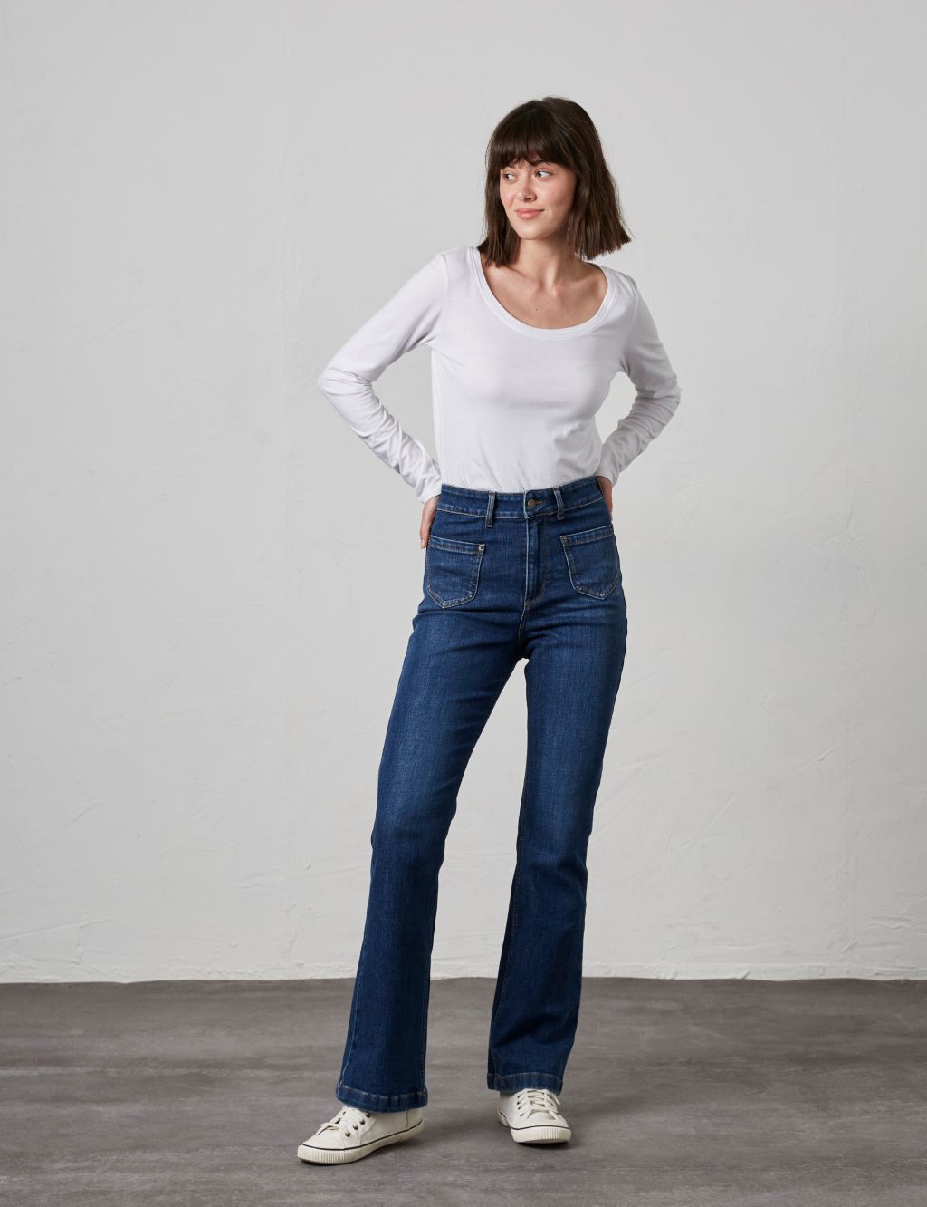 Flared Jeans image 1