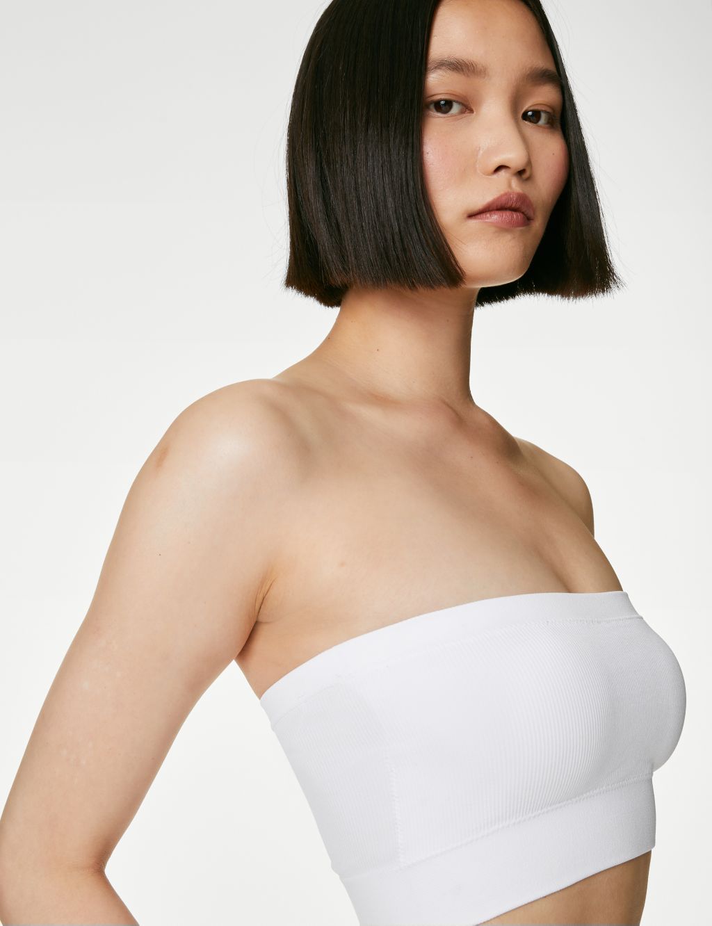 Seamless Non Wired Bandeau Bra image 3