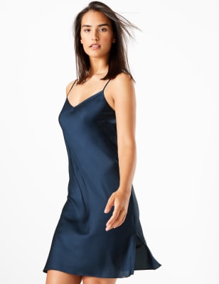 Fond de robe en satin