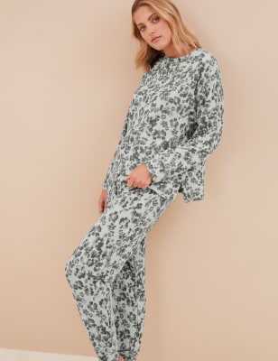 Flexifit™ Animal Print Lounge Set