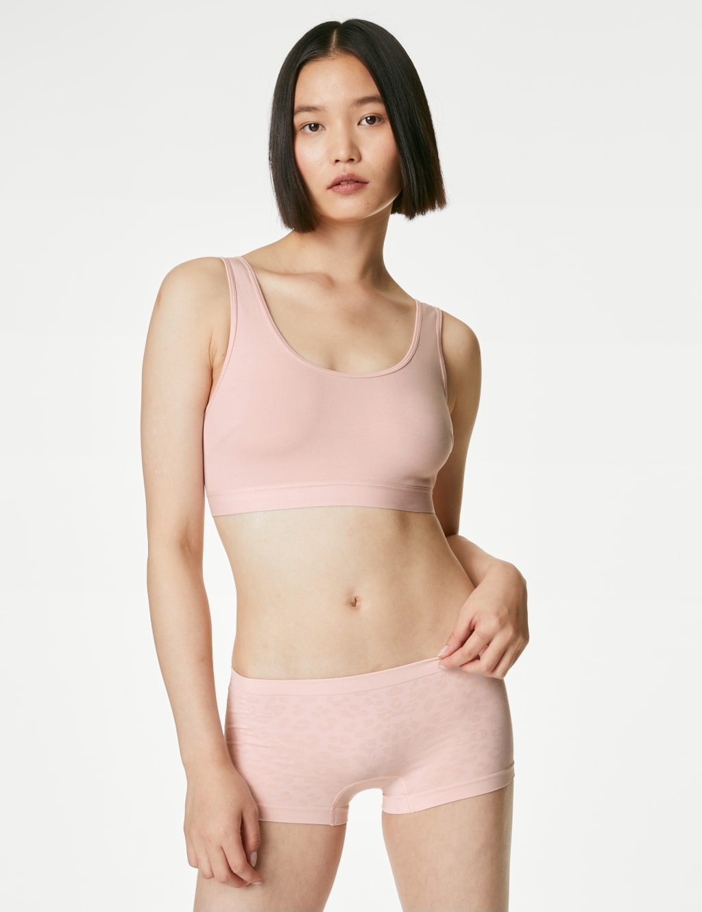 3pk Seamless Low Rise Knicker Shorts image 5