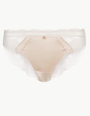 Tanga en dentelle et soie