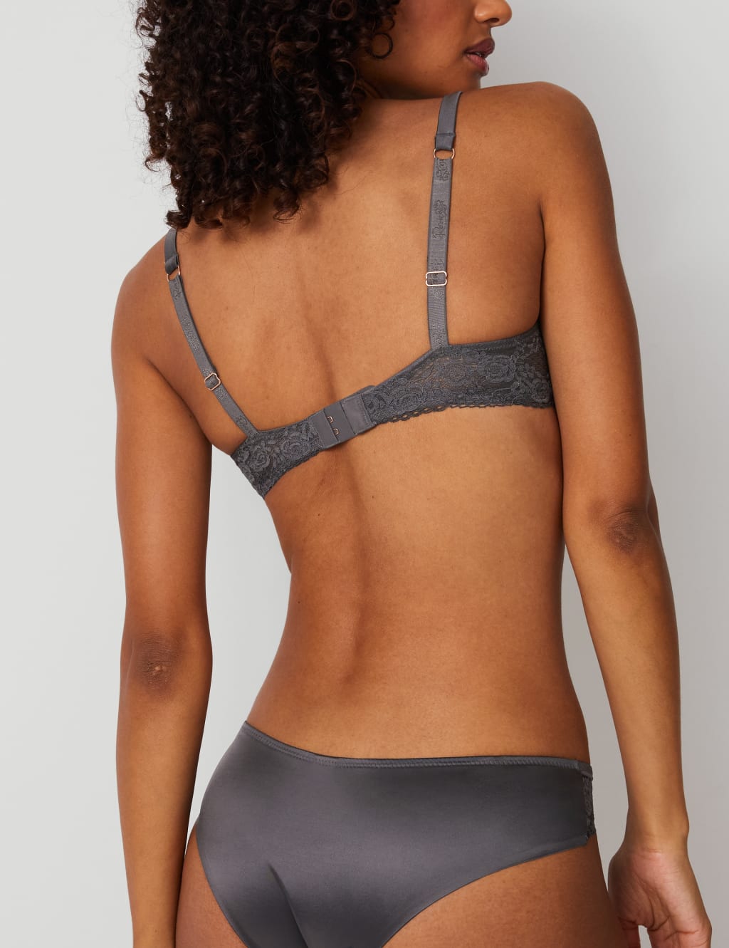 Smoothing Wired Full Cup Bra A-E image 4