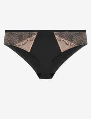 Tanga &agrave; motif brod&eacute;