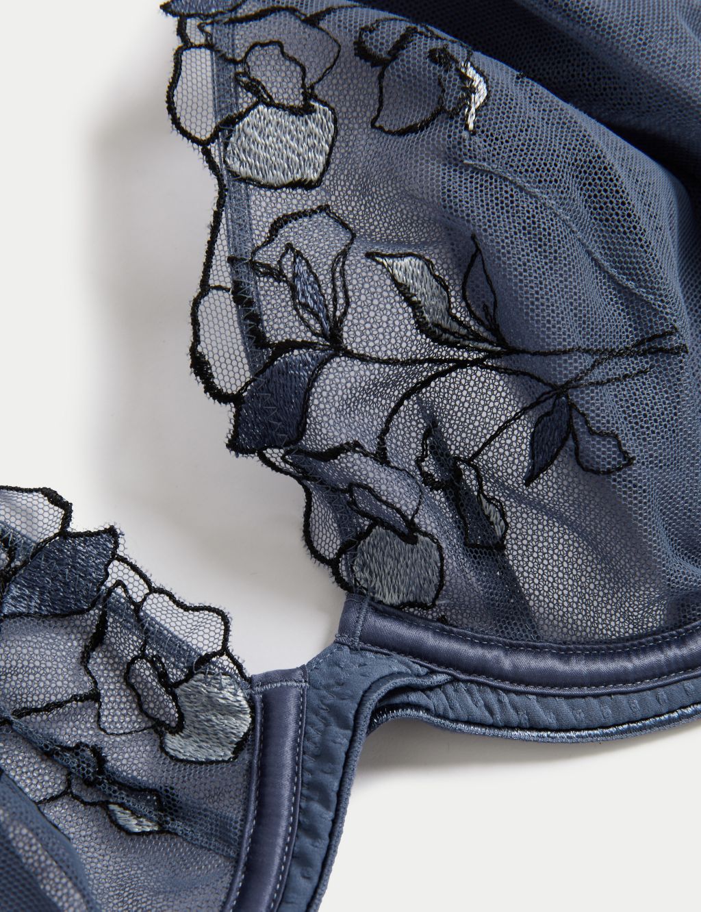 Iris Embroidery Wired Plunge Bra A-E image 6