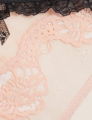 

Womens Boutique Hoch geschnittener Slip mit doppellagiger Spitze und hoch ausgeschnittenen Bein „Larissa“ - Peach, Peach