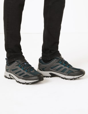 Chaussures de marche &agrave; lacets