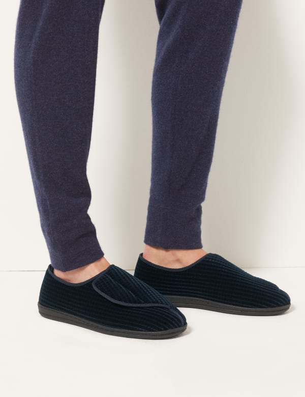 Corduroy Riptape Slippers with Freshfeet™