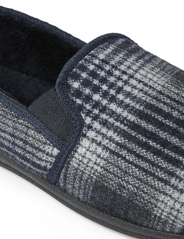 Fleece Lined Slippers with Freshfeet™ - BN