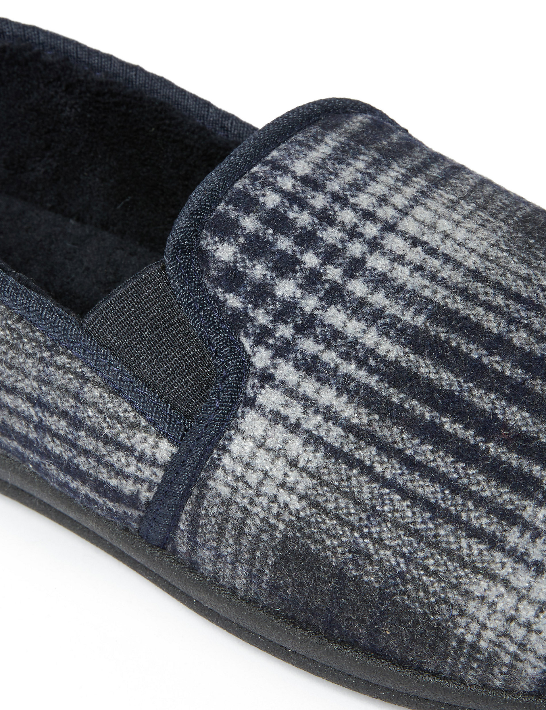 Fleece Lined Slippers with Freshfeet™