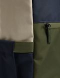 حقيبة ظهر من بوليستر مُعاد تدويره مقاومة للخدش وبجزء علوي بتصميم ملفوف