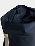 Pflegeleichter Rucksack mit Rollbund aus recyceltem Polyester