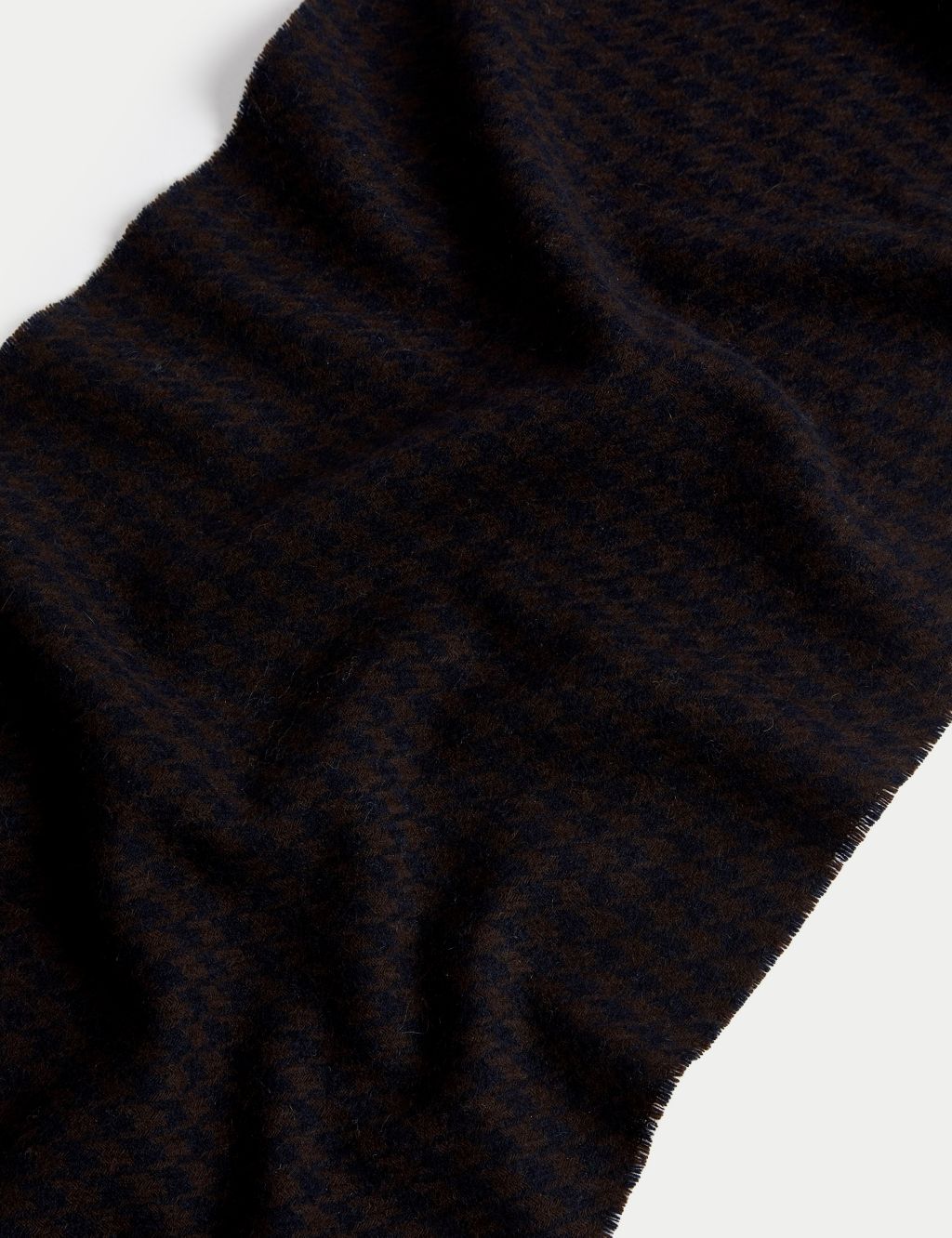 Pure Lambswool Puppytooth Scarf image 2
