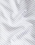 Normal geschnittenes Hemd aus edler Baumwolle mit Doppelmanschette und Streifenmuster