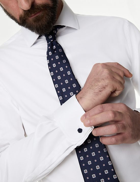 Chemise coupe ajustée en coton sergé de qualité supérieure à poignets mousquetaires