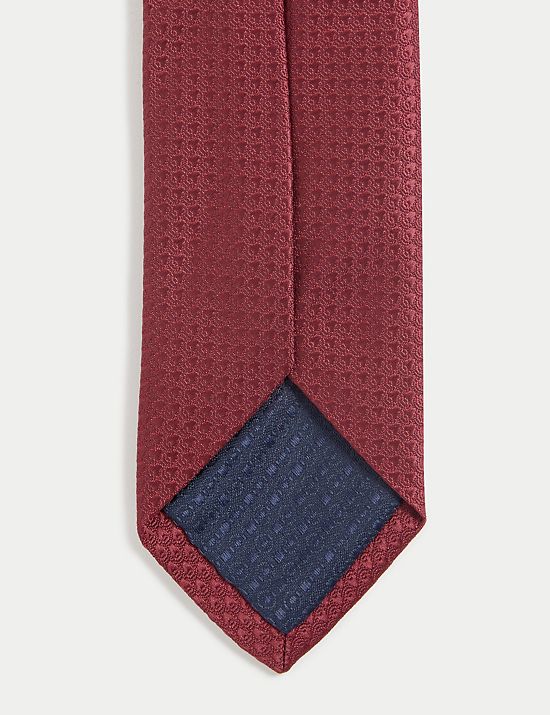 Cravate fine à motif géométrique