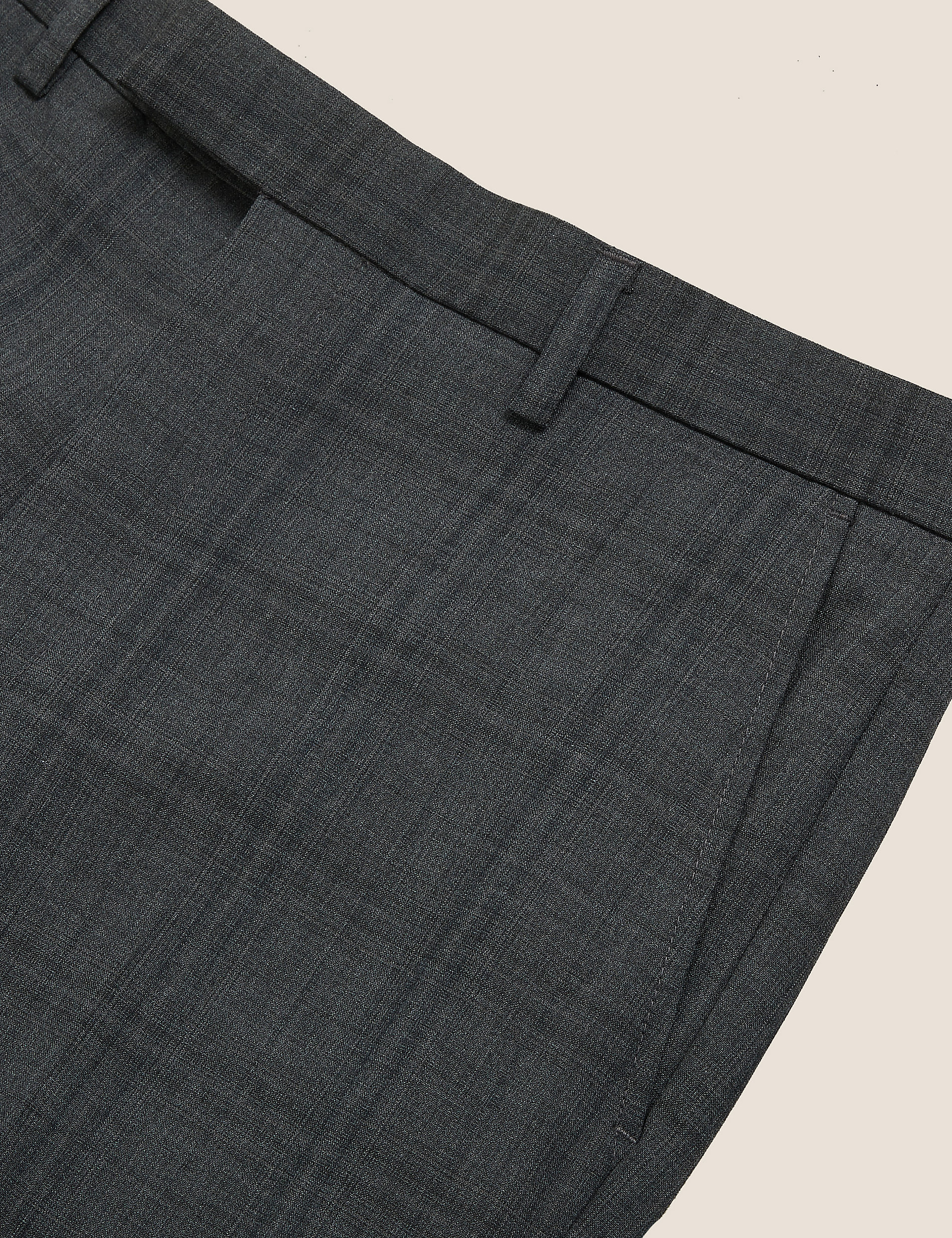 Pantalon coupe ajustée en laine mélangée à carreaux couleur charbon