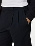 Seersucker-Shorts mit Stretch und doppelter Bundfalte