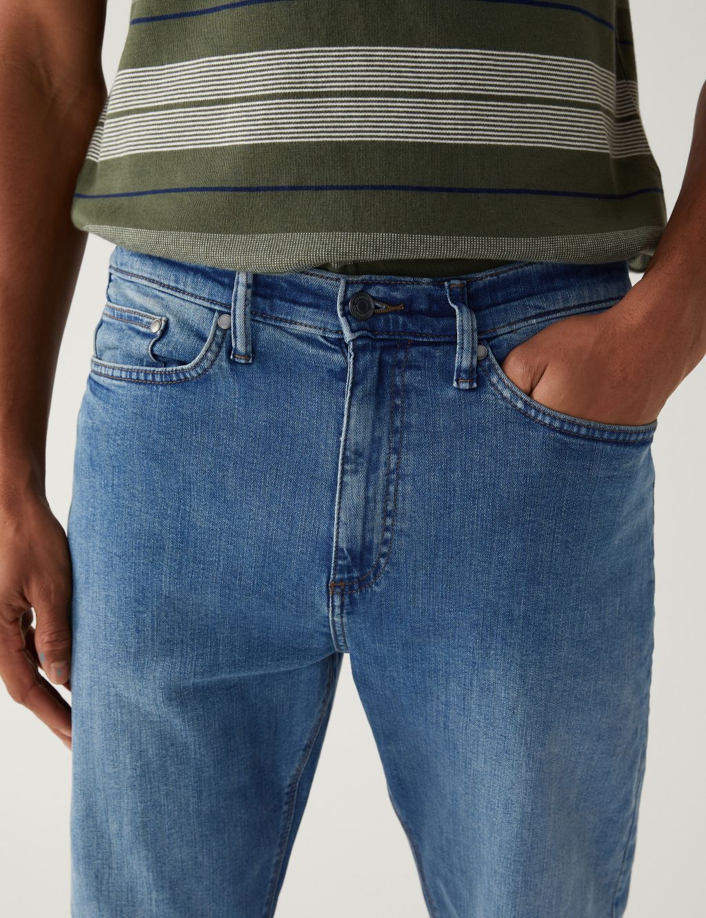 Loose Fit Stretch Jeans image 3