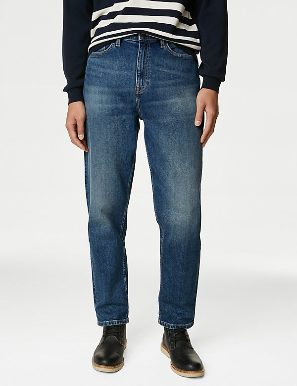 Volné džíny se sepraným vzhledem ve vintage stylu a&nbsp;mírně zúženými nohavicemi - CZ