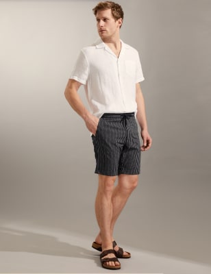 

JAEGER Mens Shorts mit Nadelstreifen und hohem Leinenanteil - Navy/White, Navy/White