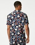 Camisa de planchado fácil con lino y estampado hawaiano