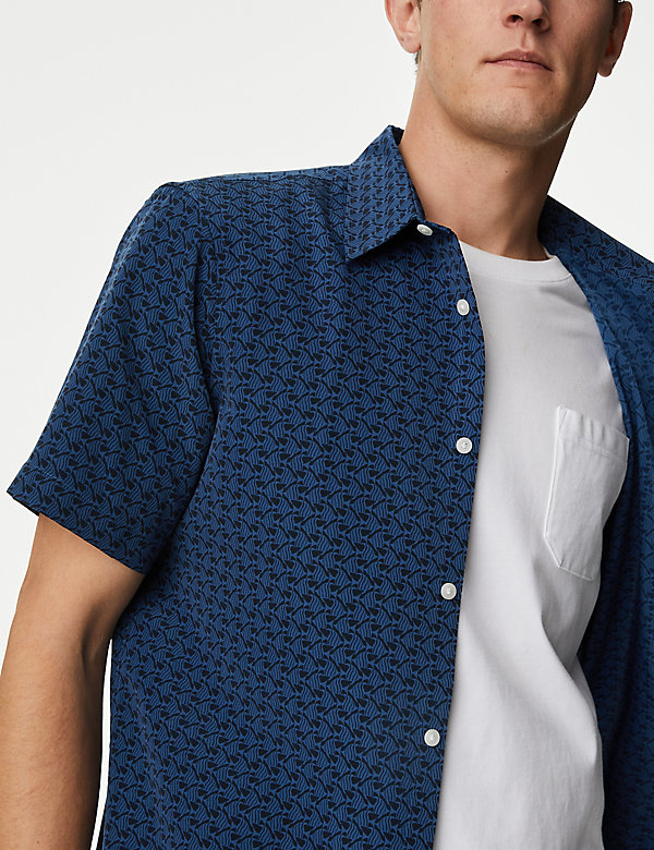 Camisa de planchado fácil con estampado geométrico - US