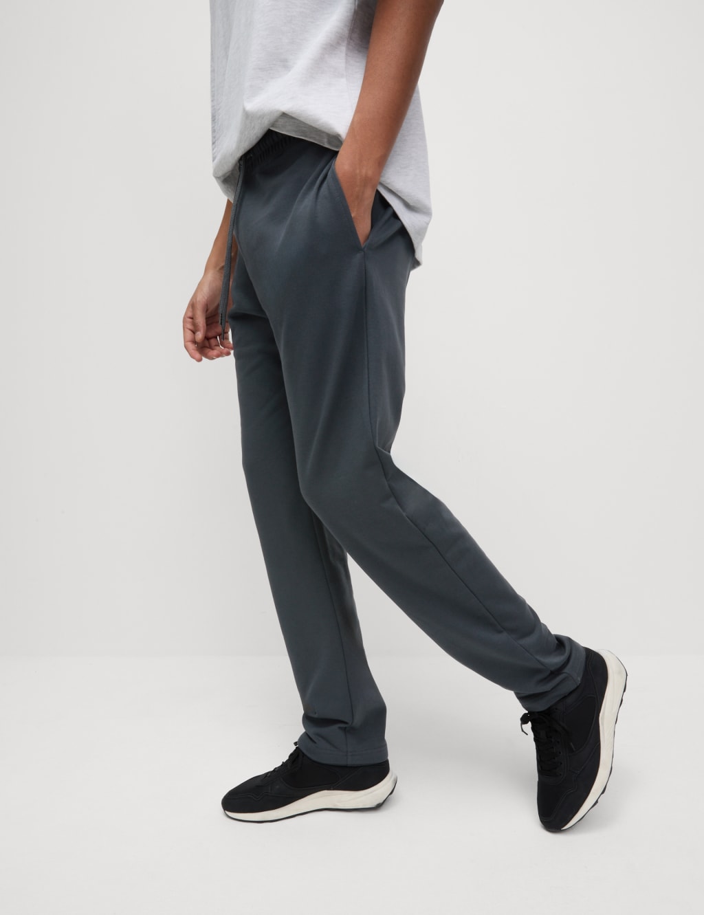 Mens short on sale leg joggers uk
