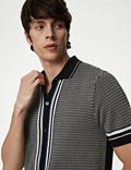 Strick-Poloshirt mit hohem Baumwollanteil und geometrischem Muster