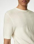 Pletené tričko s&nbsp;texturou a&nbsp;vysokým podílem bavlny