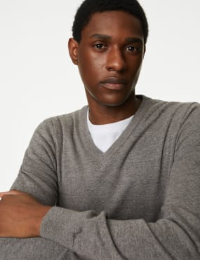 M&s v outlet neck jumpers