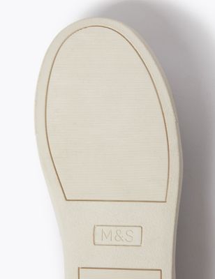 m and s deck shoes