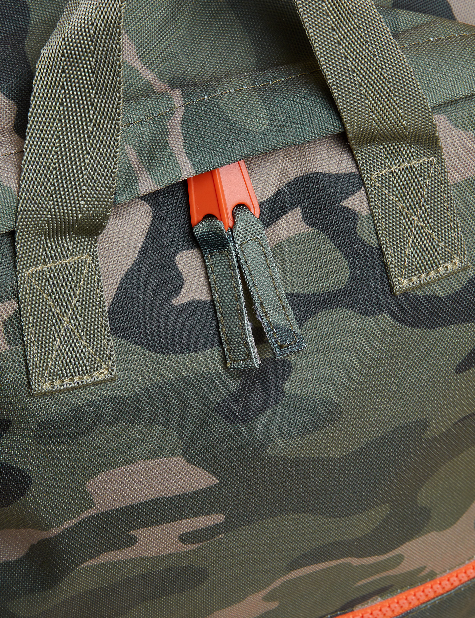 Wasserabweisender Schulrucksack für Kinder mit Camouflagemuster