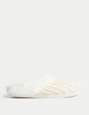 Kids' Knitted Slippers (13 Small - 6 Large)