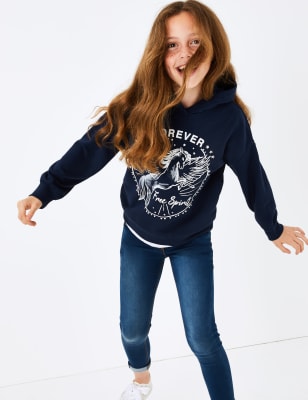 Mikina s&nbsp;kapuc&iacute; s&nbsp;n&aacute;pisem &bdquo;Forever Free Spirit&ldquo; a&nbsp;jednorožcem (3&ndash;16&nbsp;let)