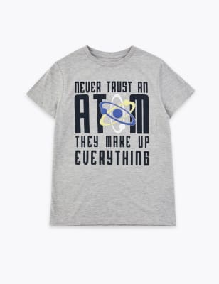 T-Shirt "Never Trust An Atom" &mu;&epsilon; &epsilon;ύ&kappa;&omicron;&lambda;&eta; &epsilon;&phi;&alpha;&rho;&mu;&omicron;&gamma;ή (1-16 &epsilon;&tau;ώ&nu;)