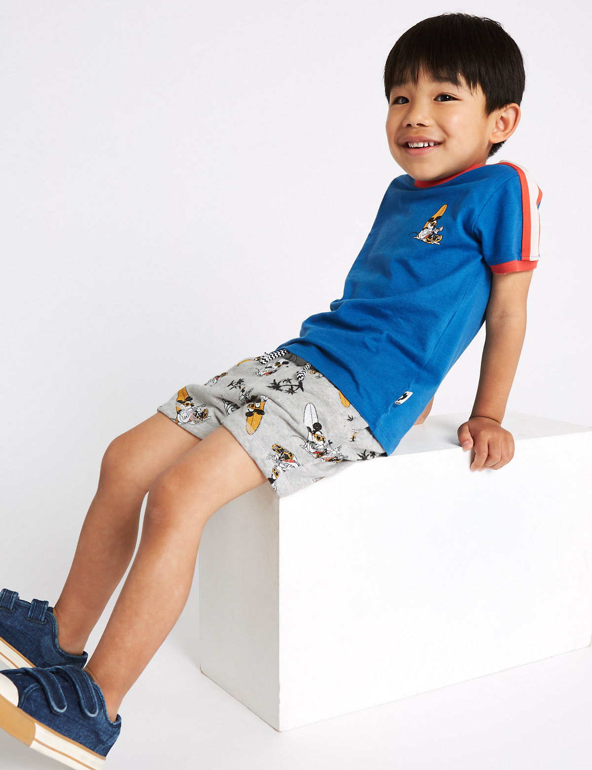 Mickey Mouse™ T-Shirt & Shorts Outfit