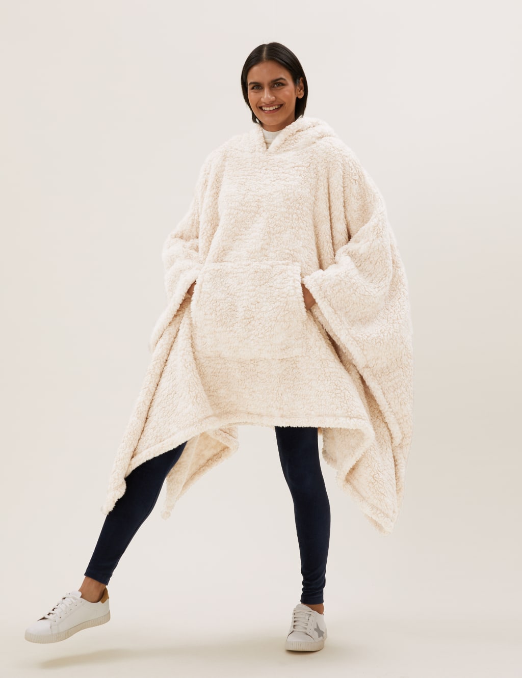 Teddy Fleece Adults' Hooded Blanket image 5
