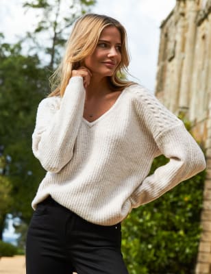 Cable Knit V Neck Jumper SOSANDAR M S