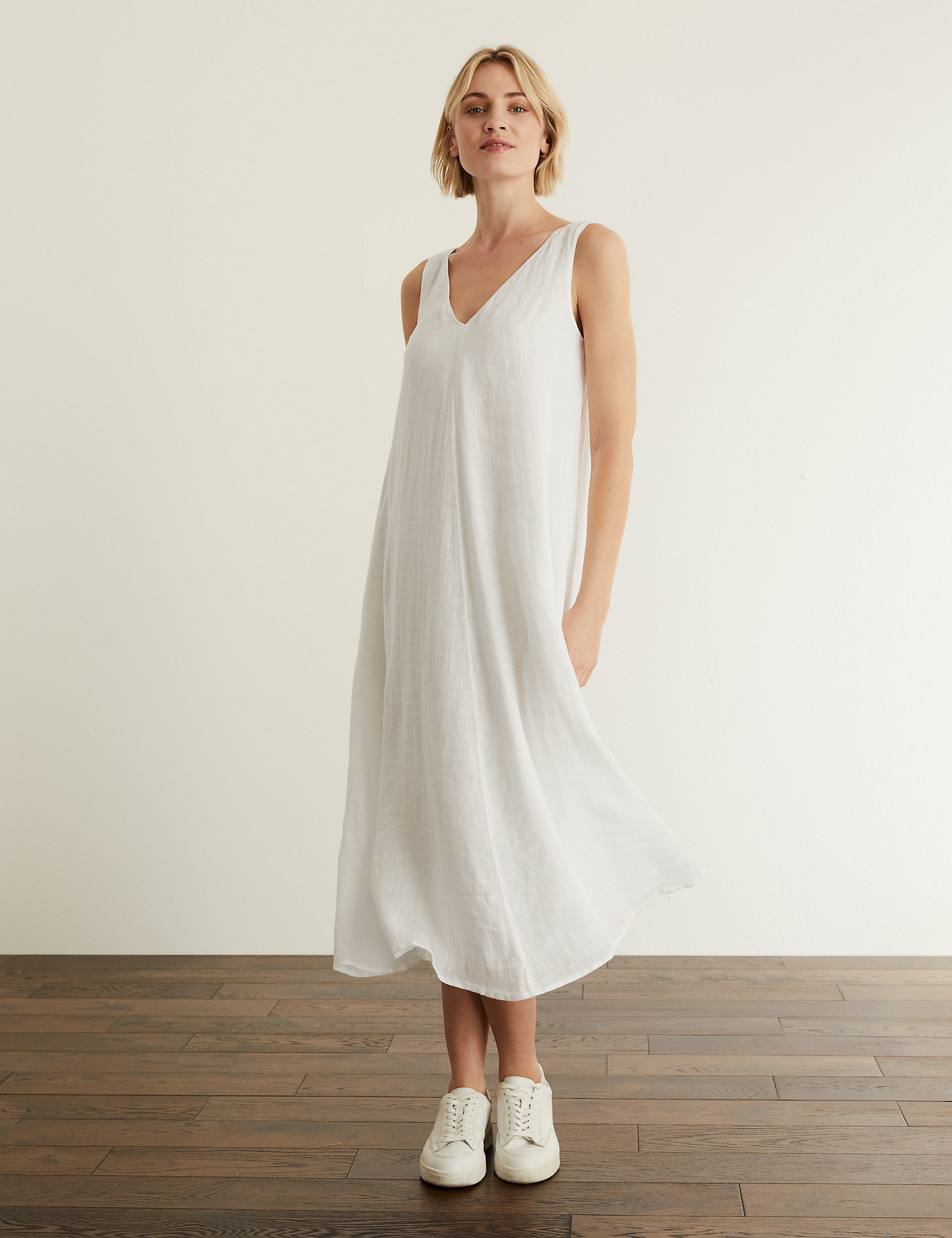 Μάξι ίσιο φόρεμα με λαιμόκοψη V από 100% λινό