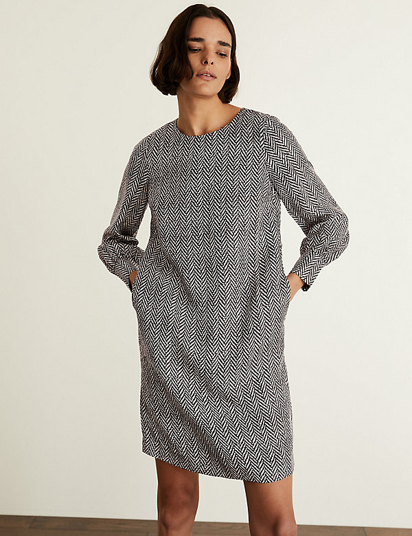 فستان ميني من الحرير بتصميم مستقيم وقبة مدورة - KW