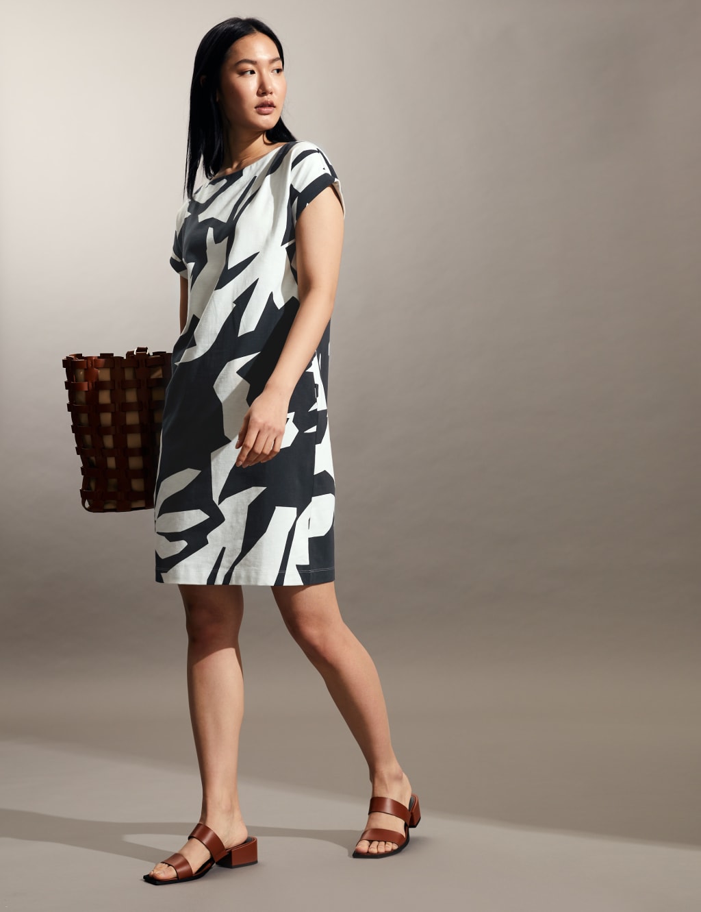 Jersey Printed Knee Length Shift Dress image 1
