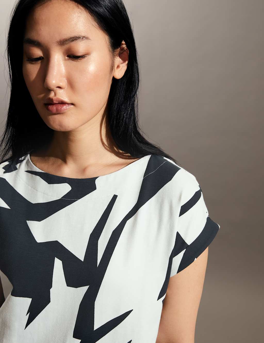 Jersey Printed Knee Length Shift Dress image 3