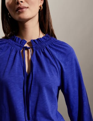 Top 100% algodón con detalle de volantes y lazo en el cuello - ES